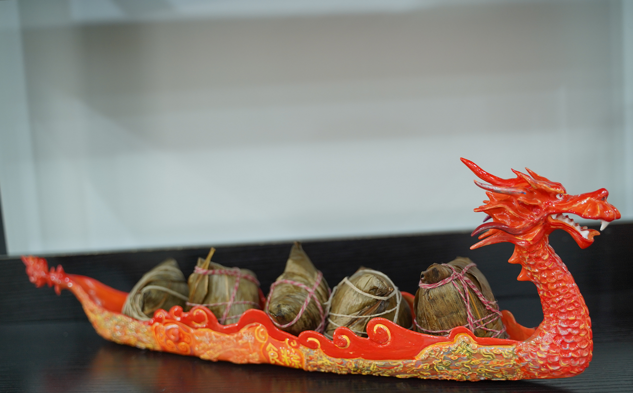 编给大家秀下不一样的端午情怀——制作一个威武霸气的龙舟造型粽子盘